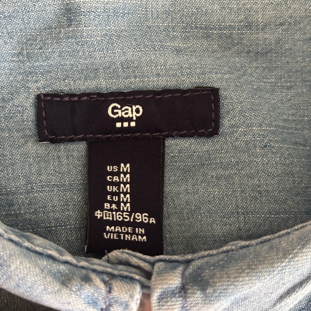 GAP Women’s Soft Blue Denim Button-Up Shirt- Medium - Picture 3 of 6